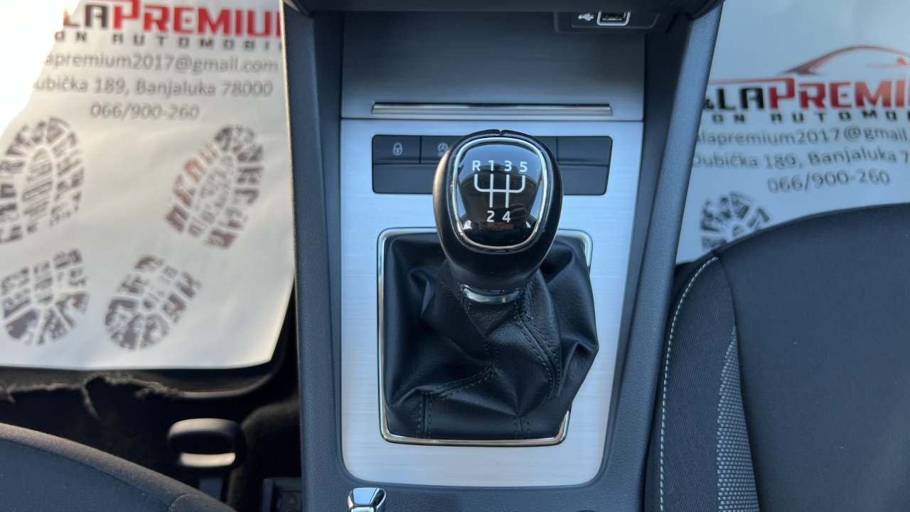 Automobil