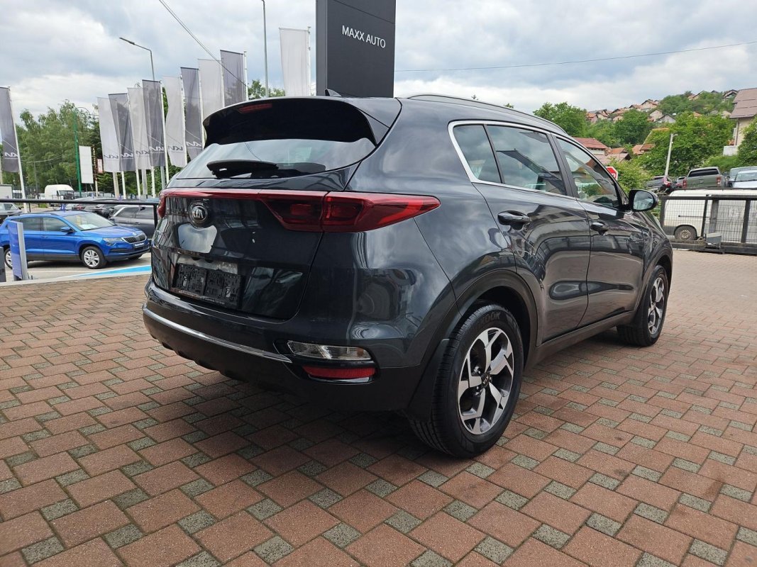 Automobil