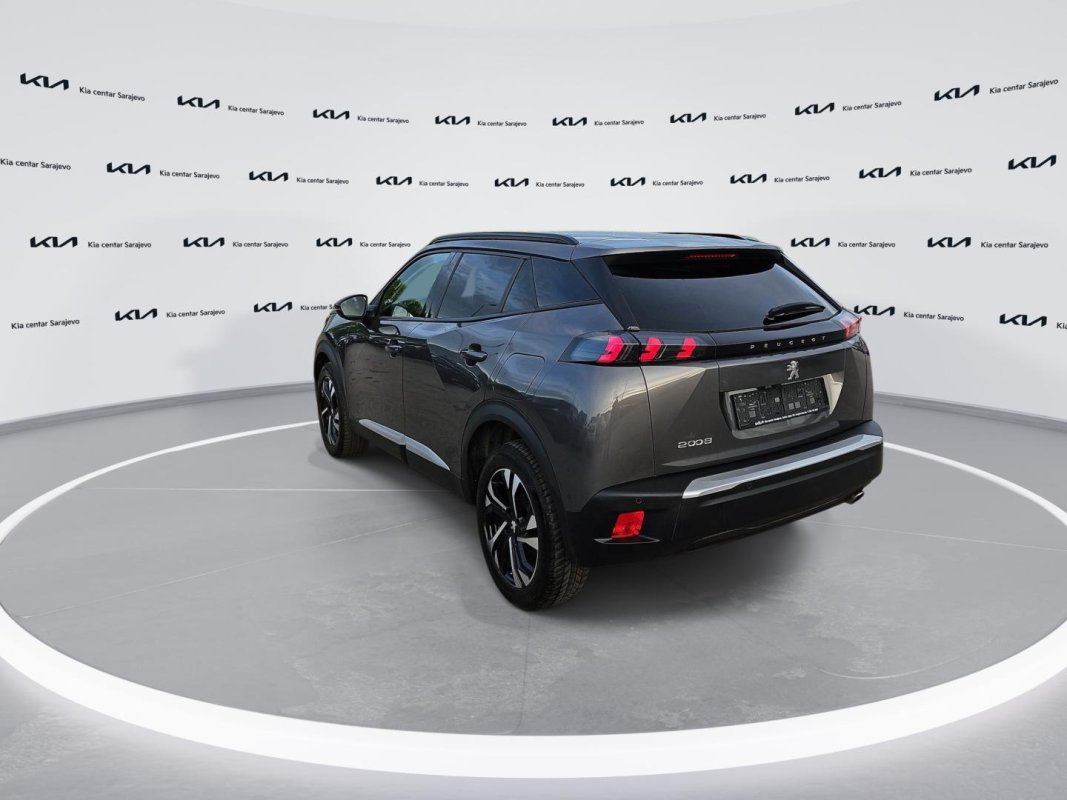 Automobil