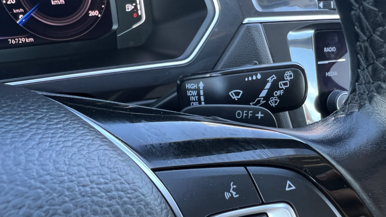 Automobil