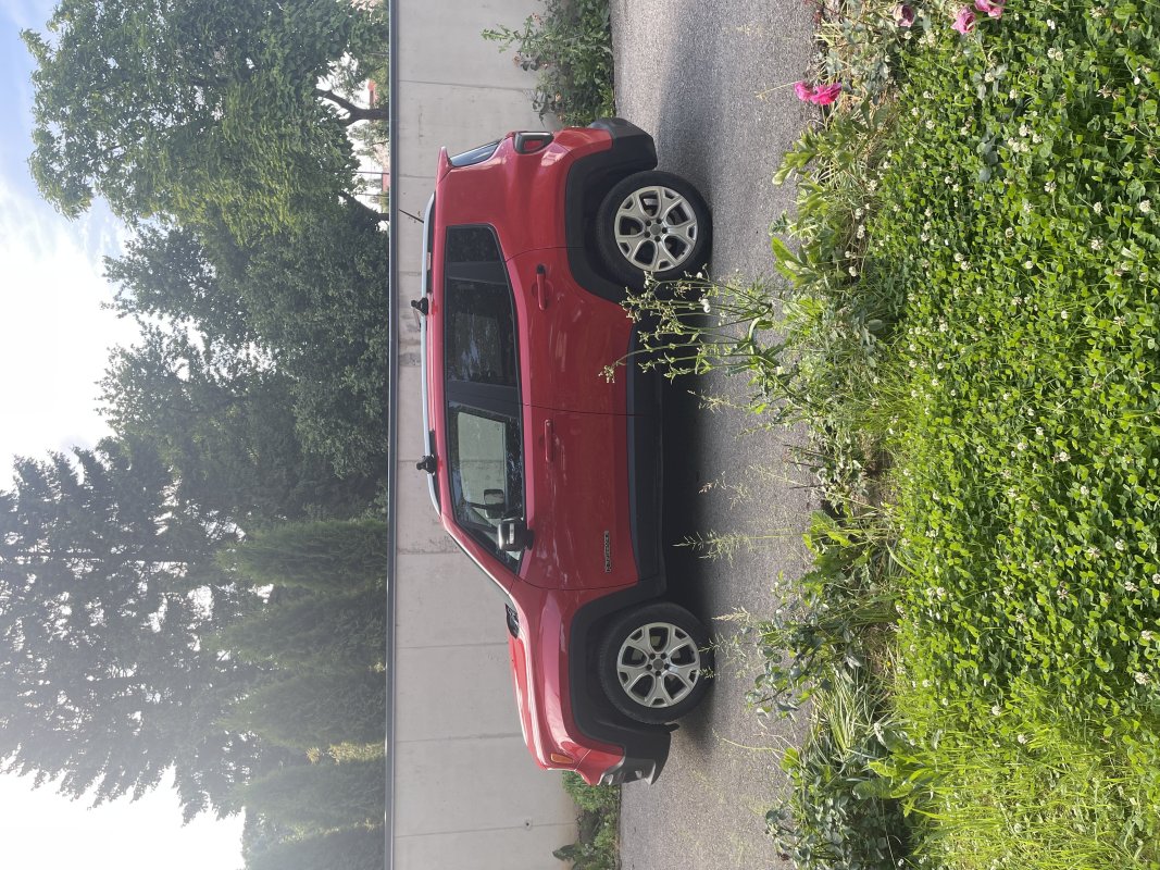 Automobil
