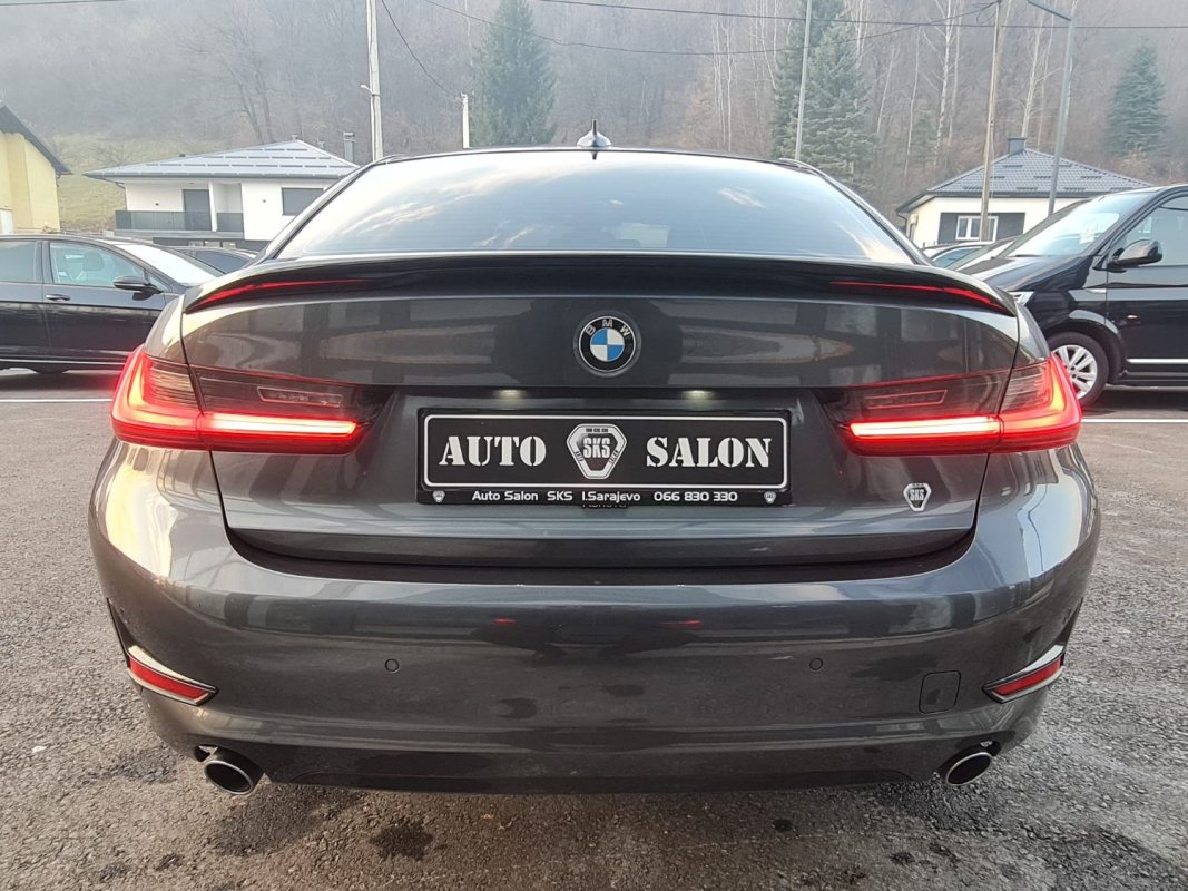 Automobil
