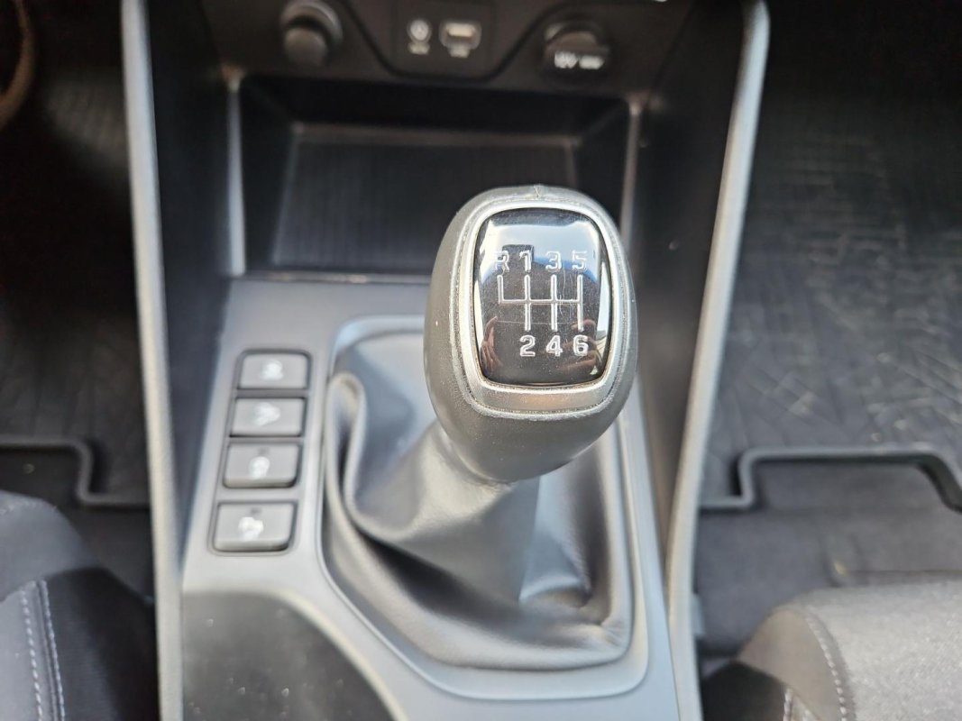 Automobil