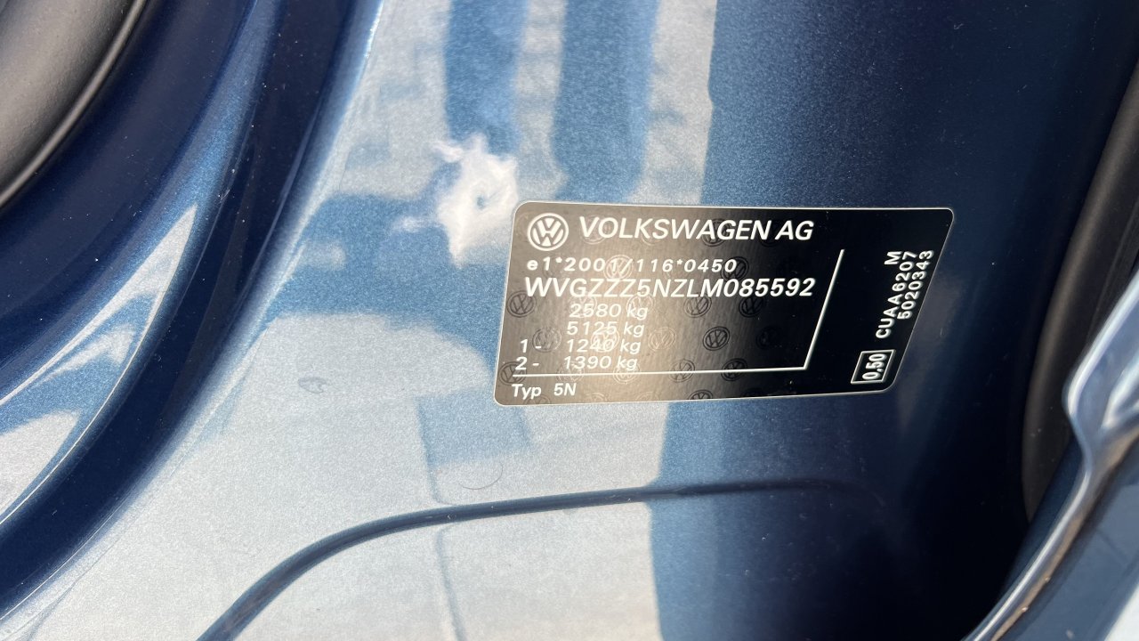 Automobil