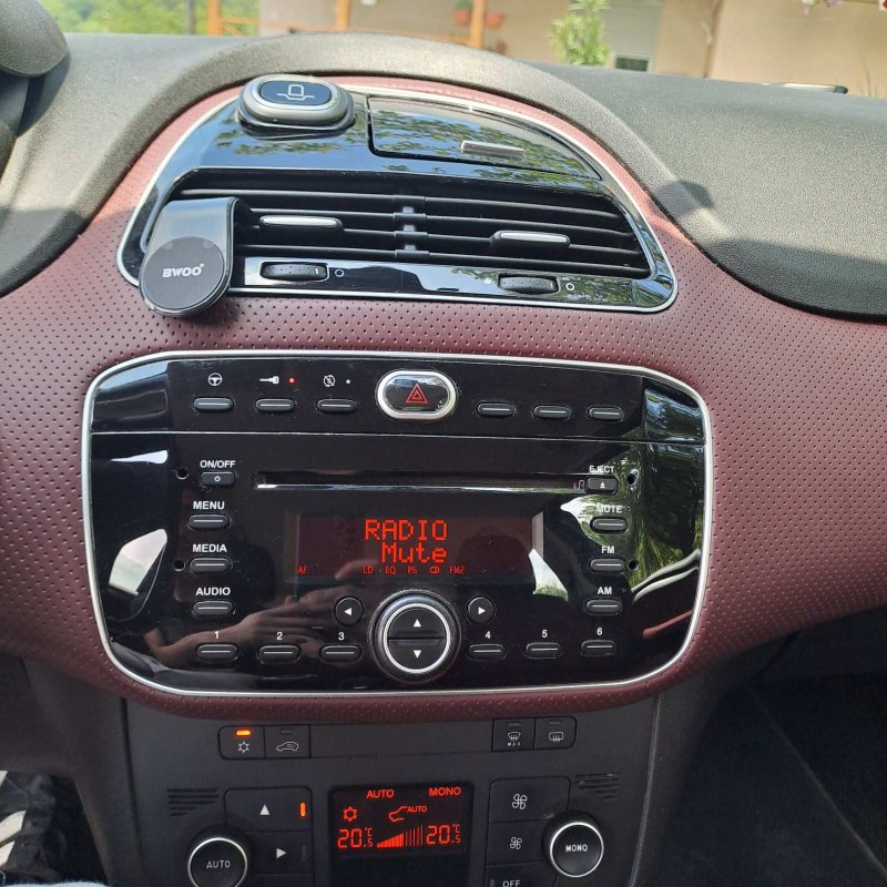 Automobil