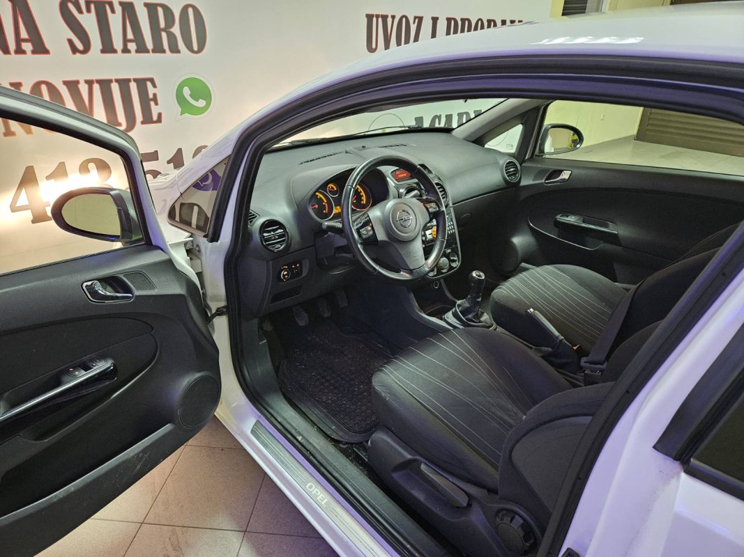 Automobil