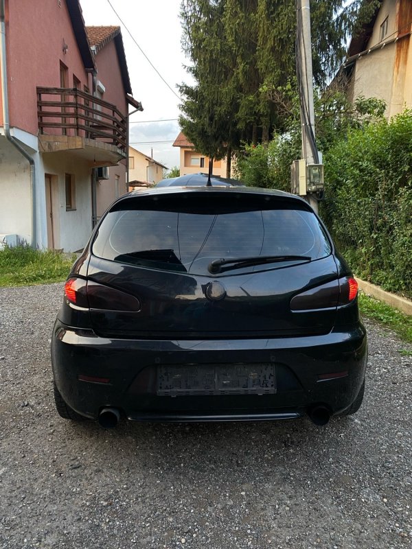 Automobil