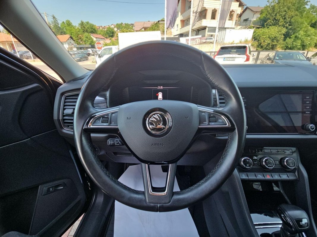 Automobil
