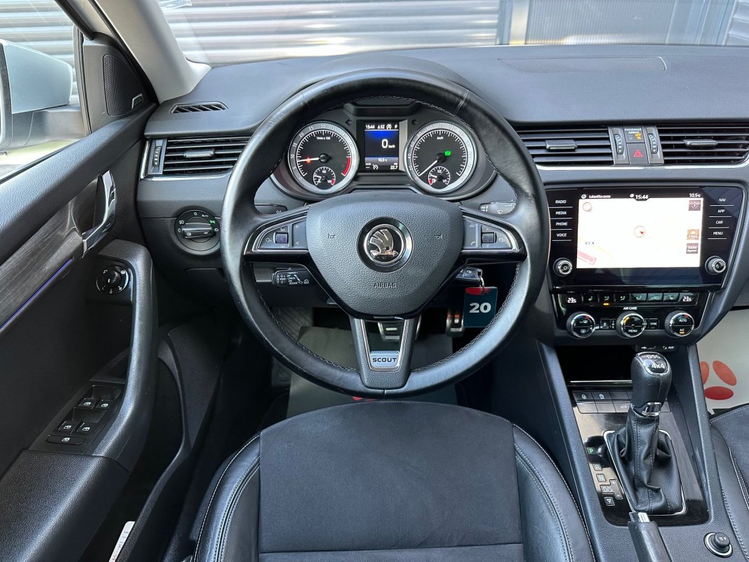 Automobil