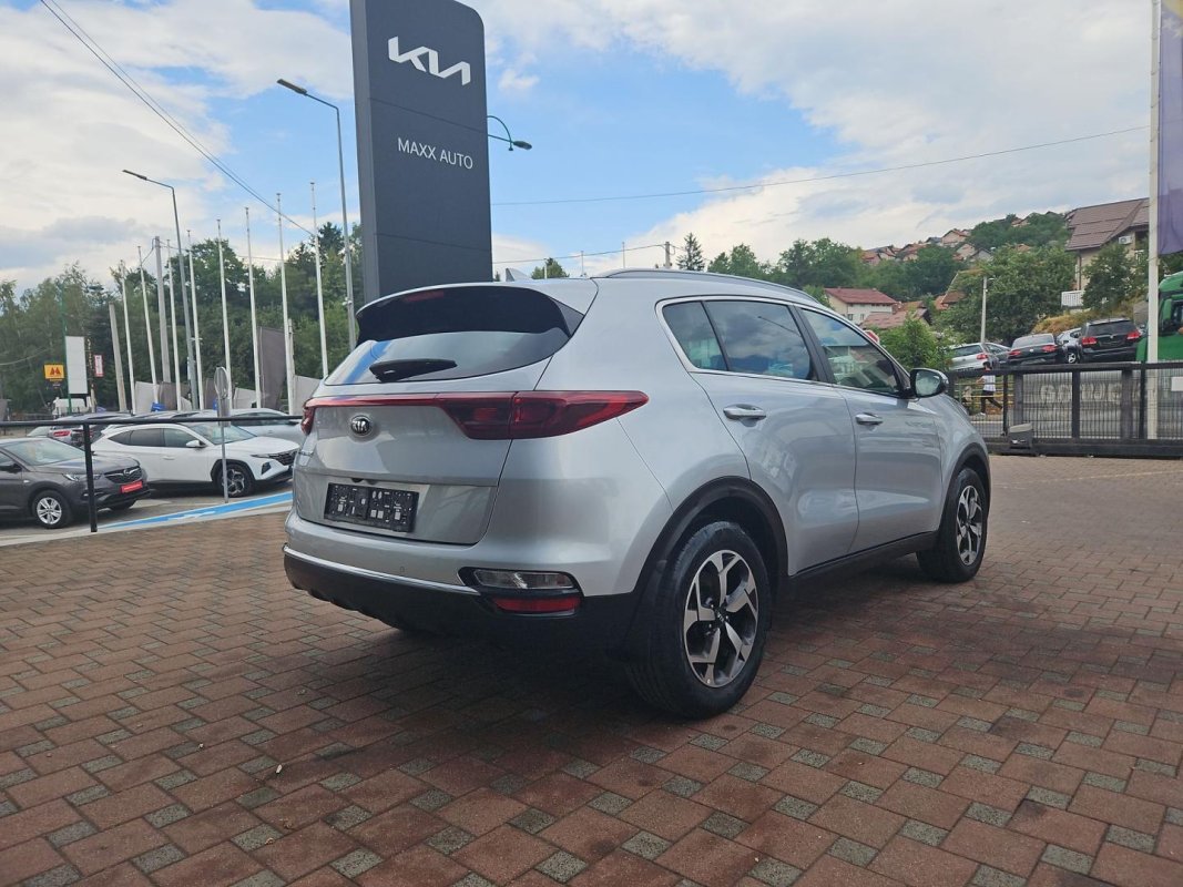 Automobil