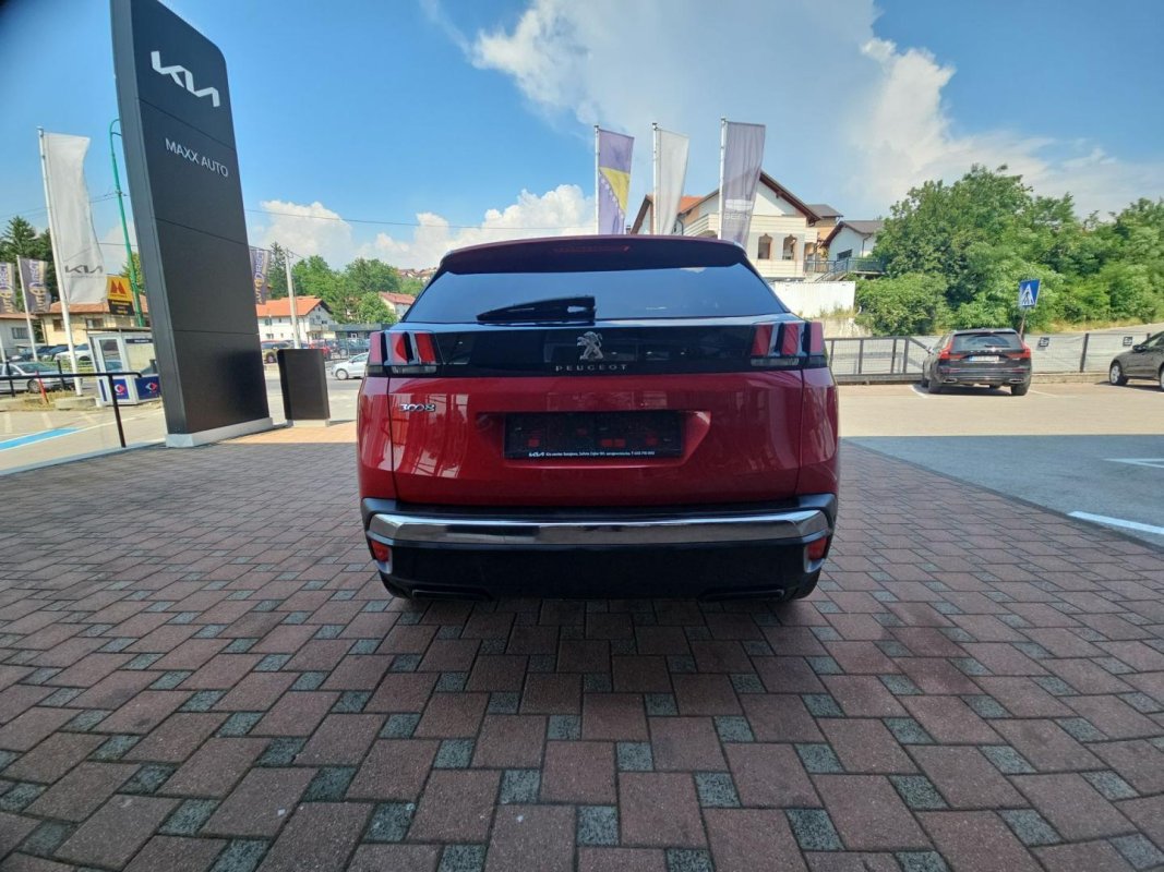Automobil