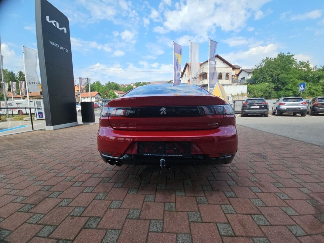 Automobil