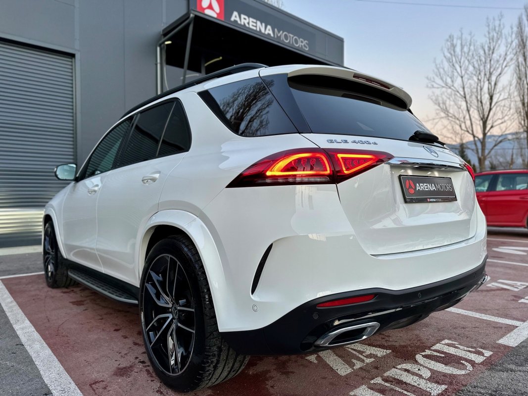 Automobil