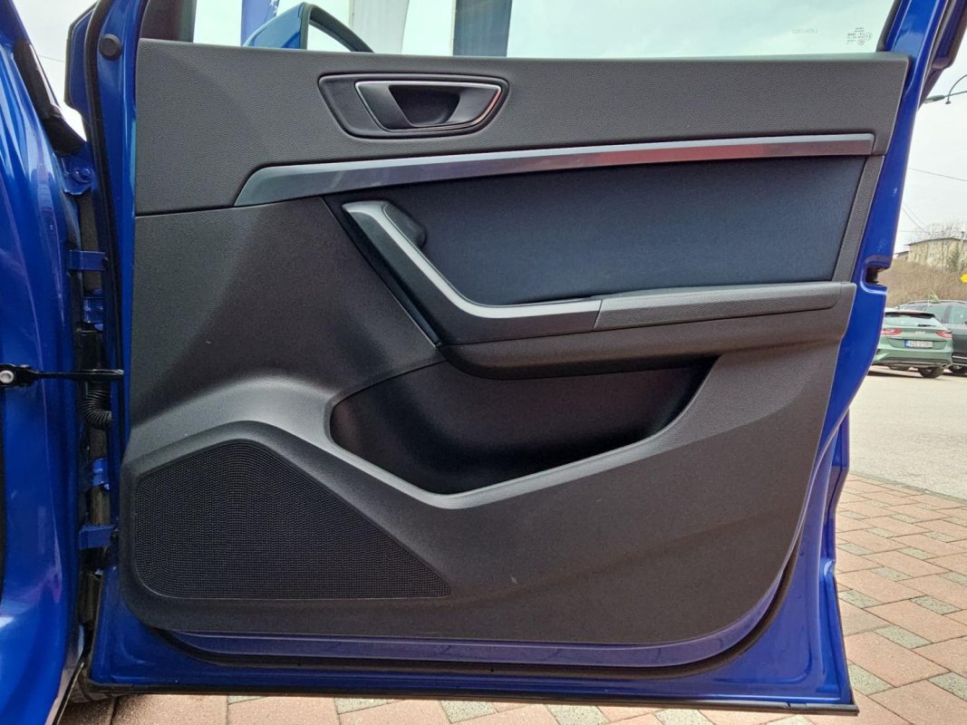 Automobil