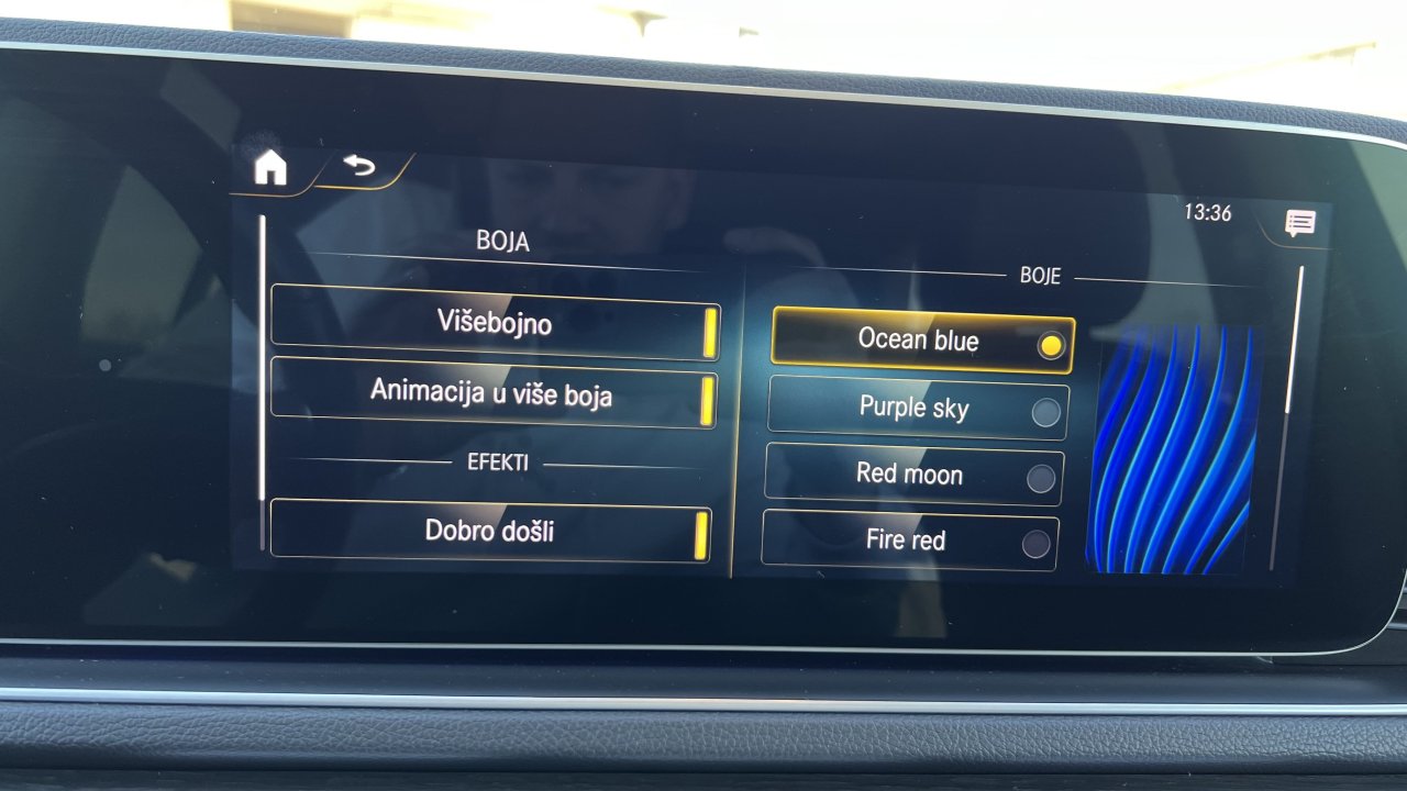 Automobil