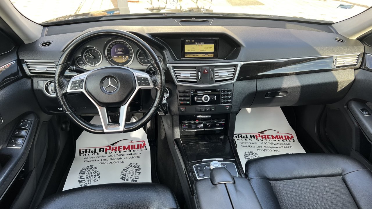 Automobil