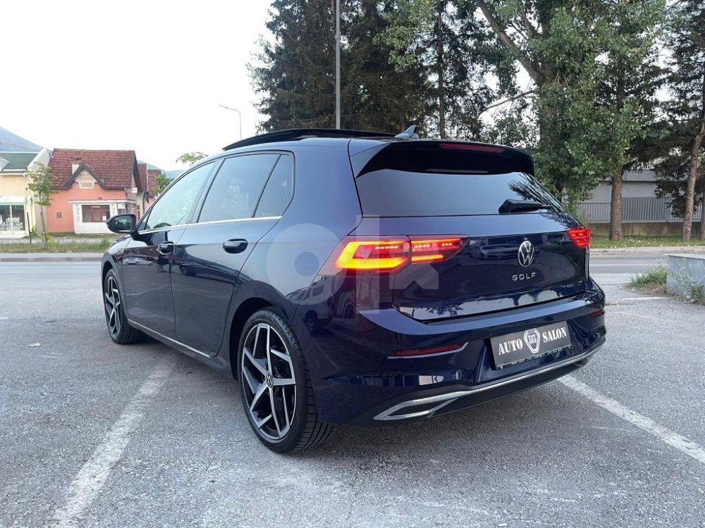 Automobil