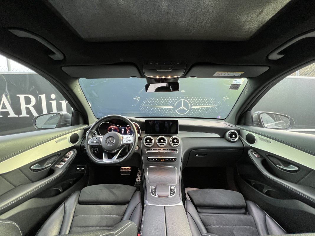 Automobil