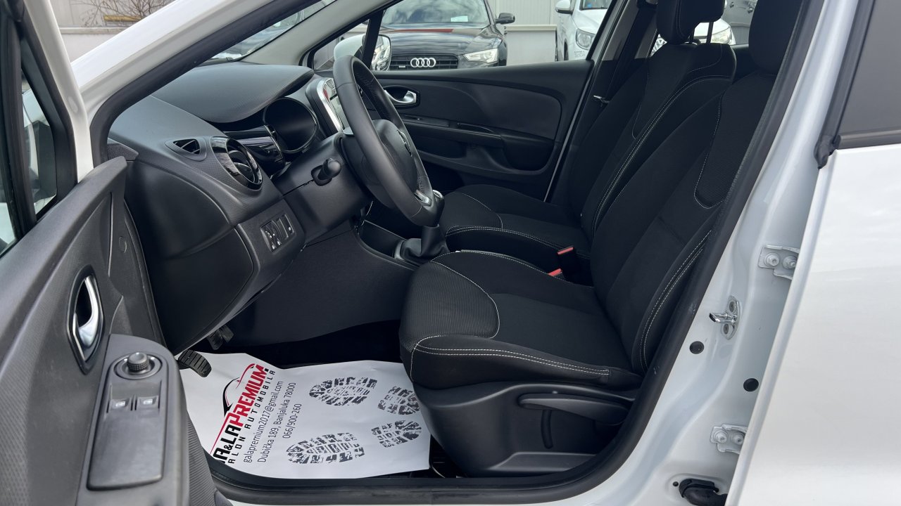 Automobil