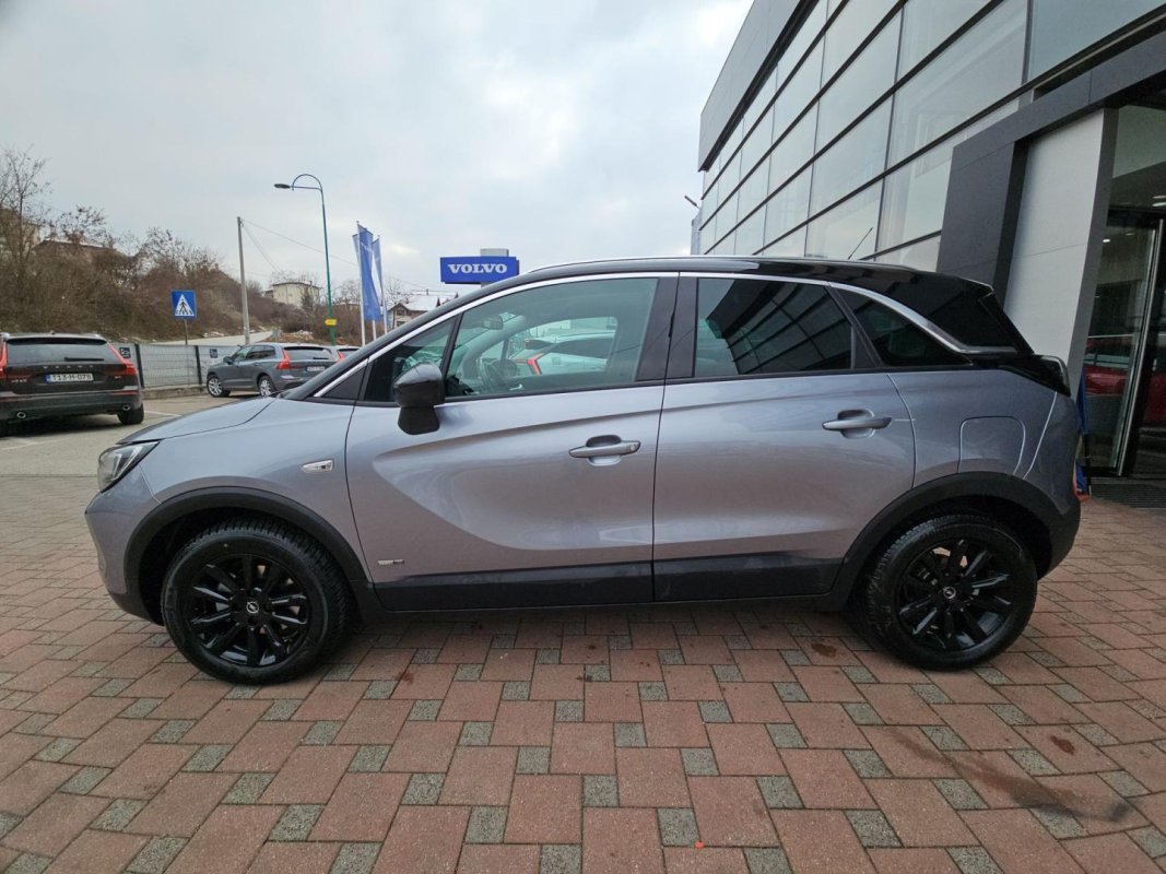 Automobil