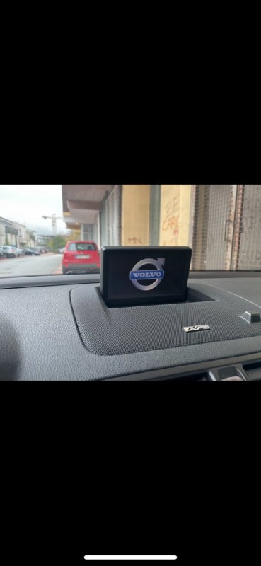 Automobil