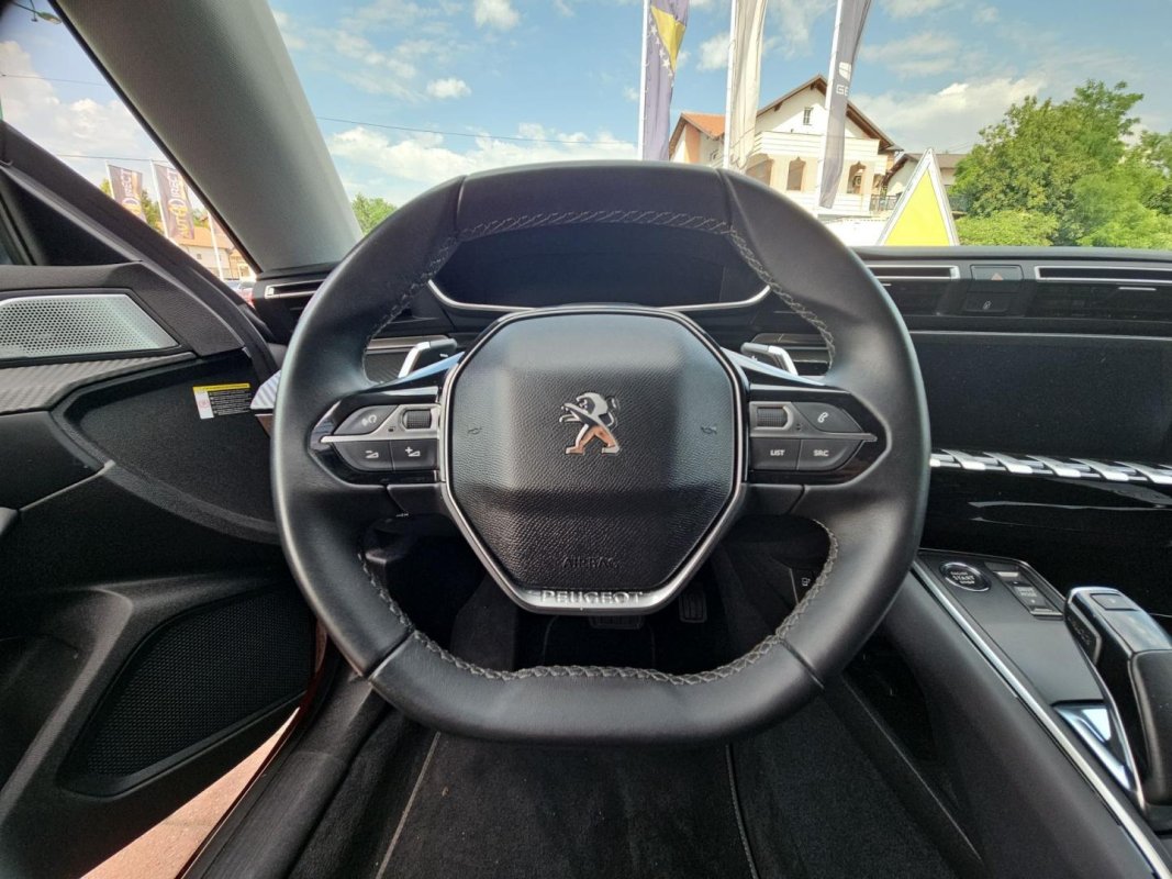 Automobil