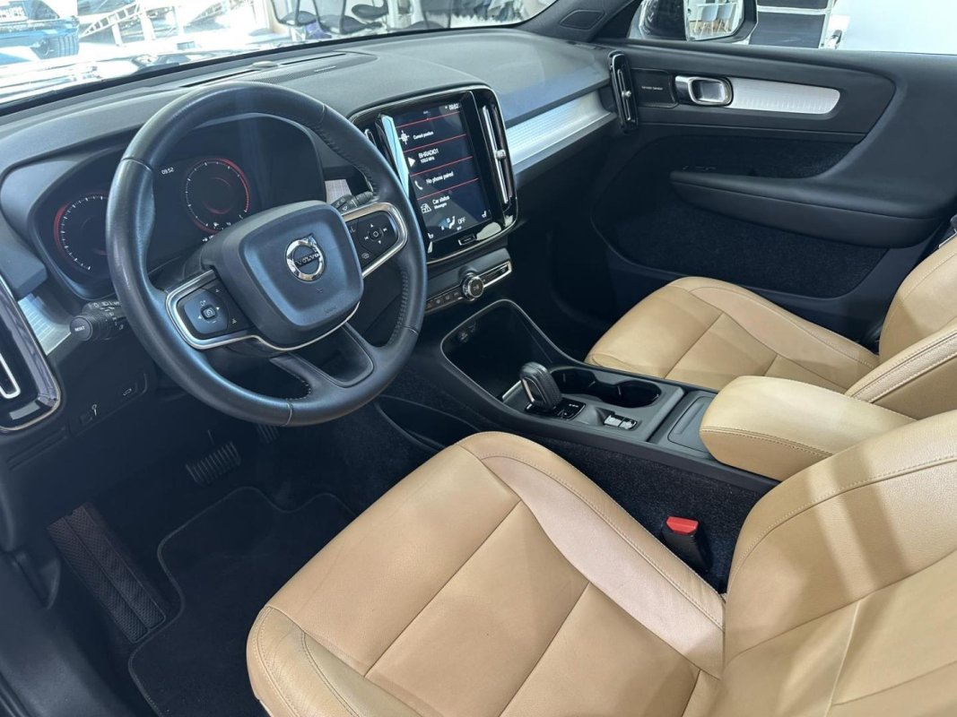 Automobil