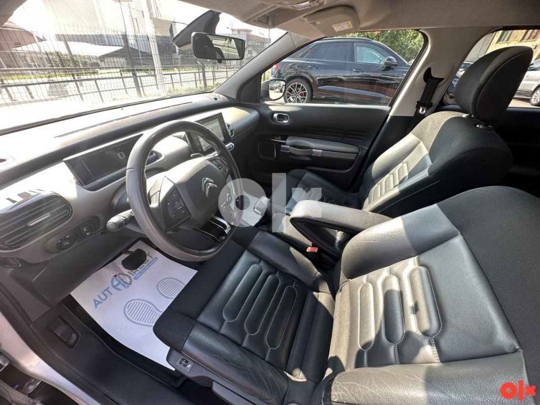 Automobil