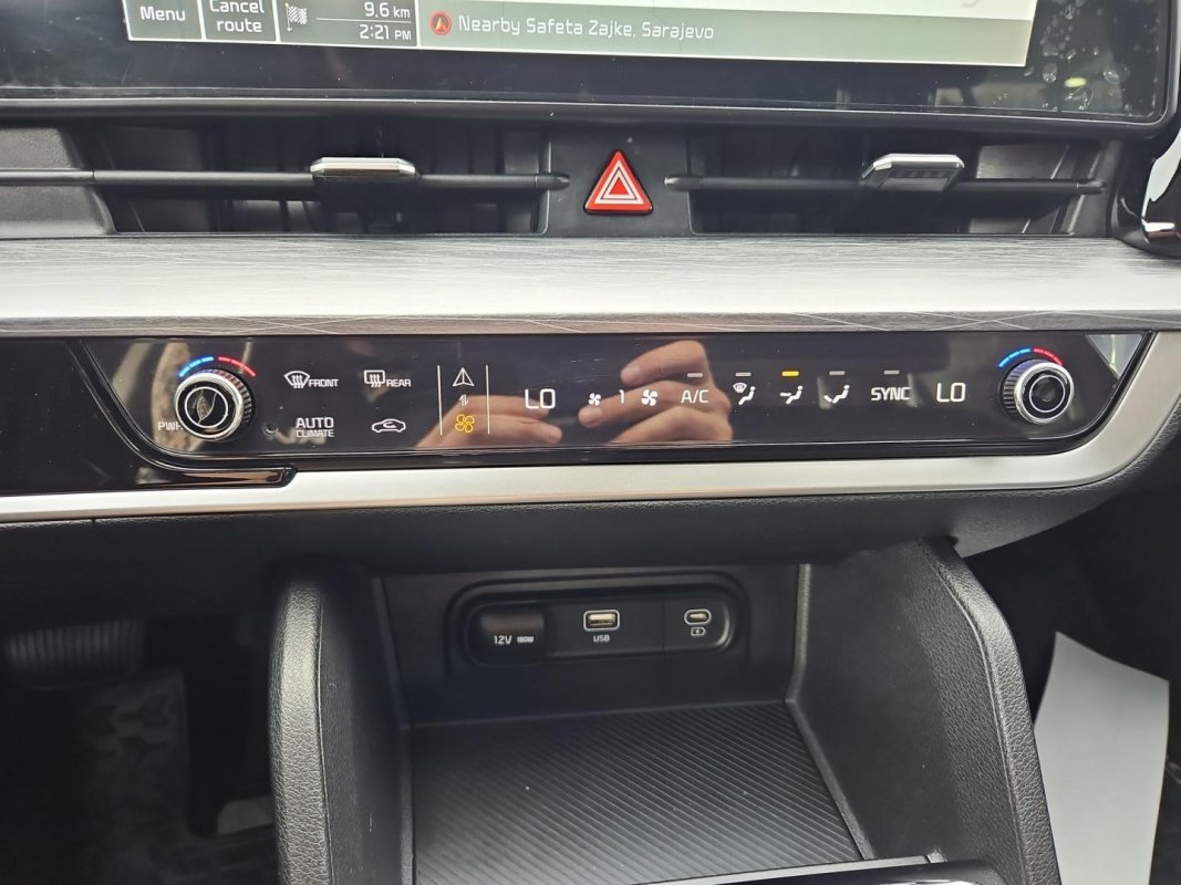 Automobil