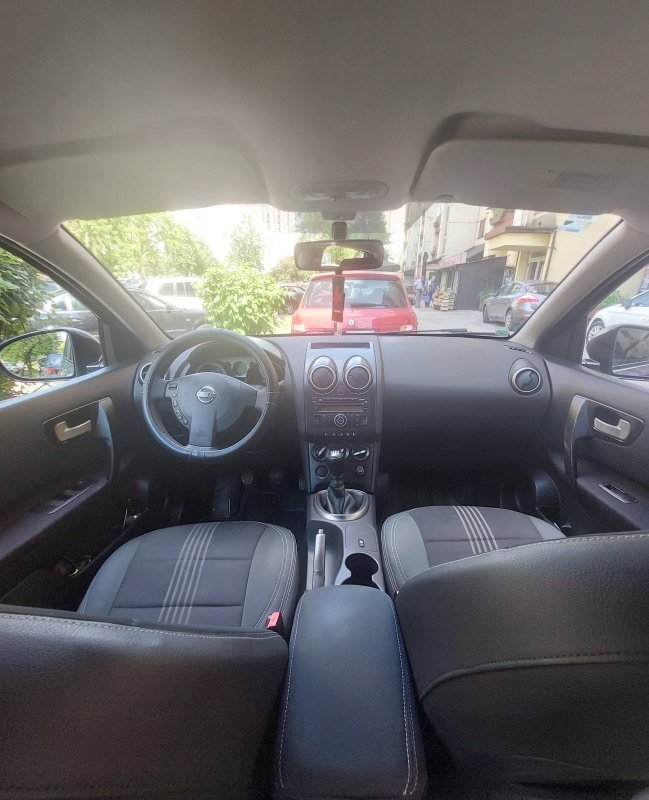 Automobil