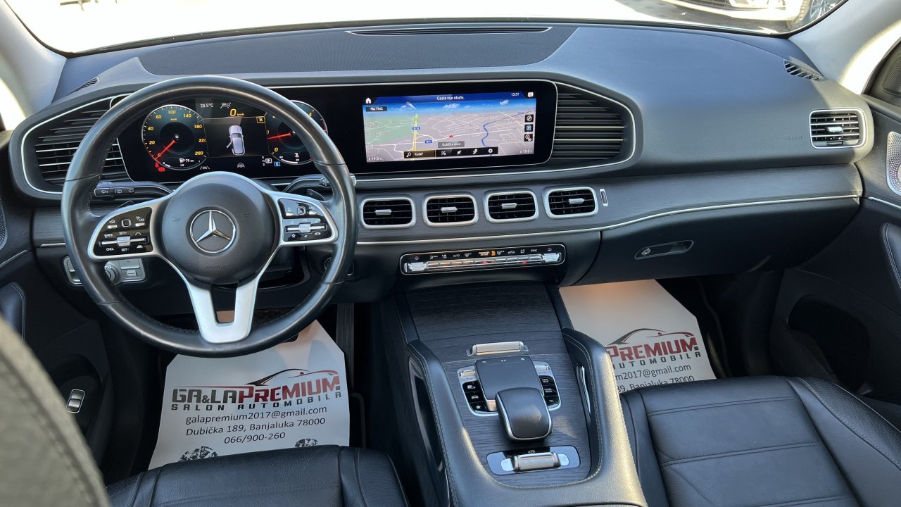 Automobil