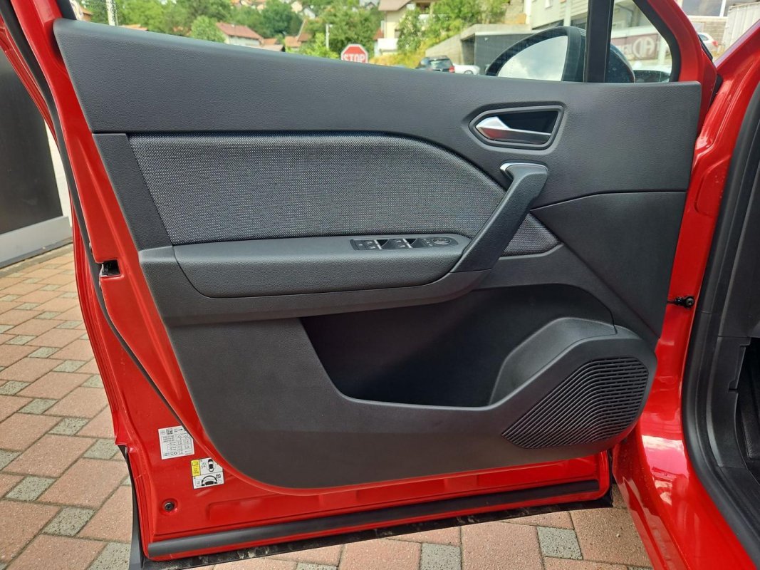 Automobil