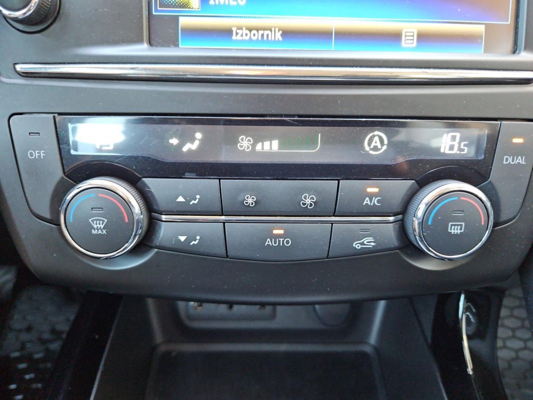Automobil