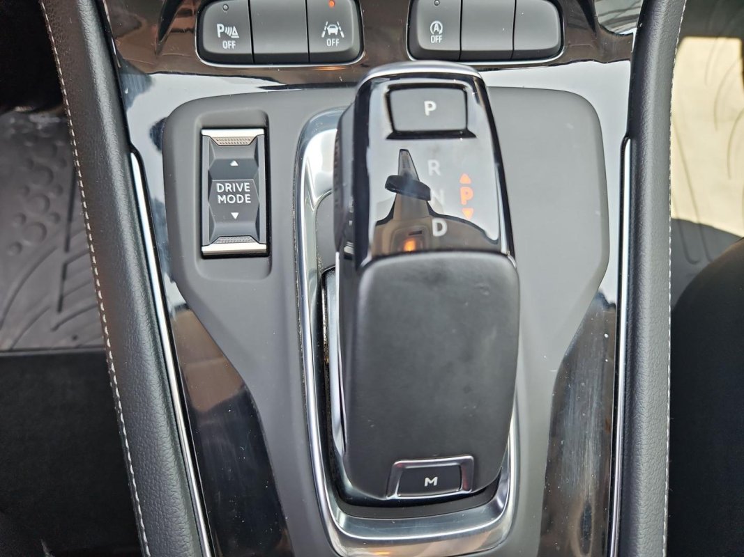 Automobil