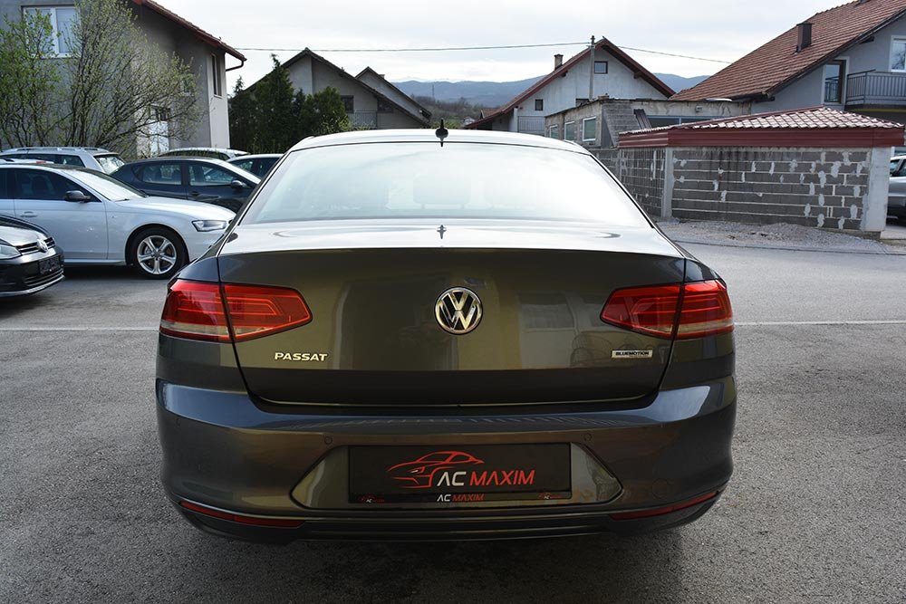 Automobil