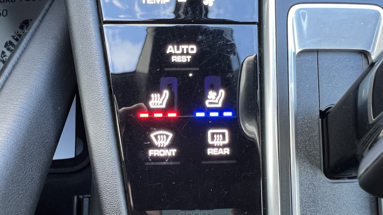 Automobil