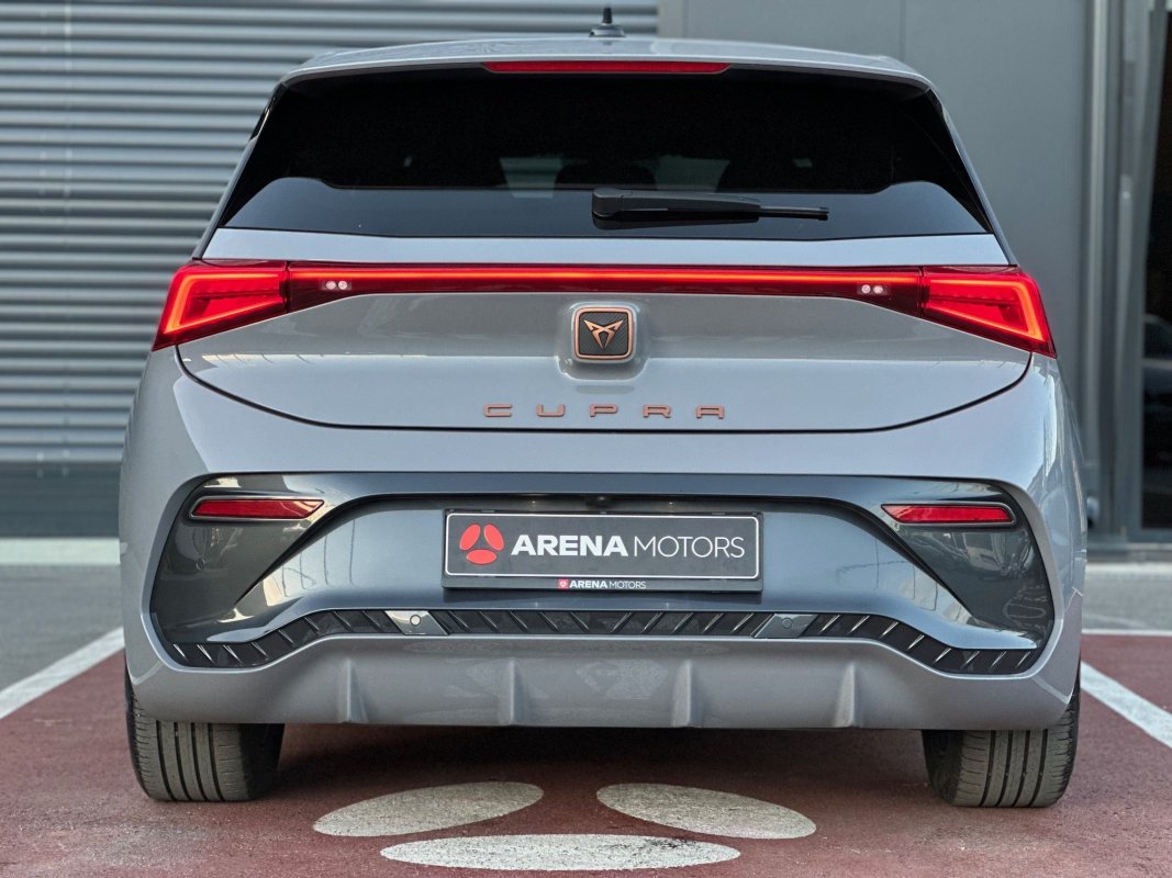 Automobil