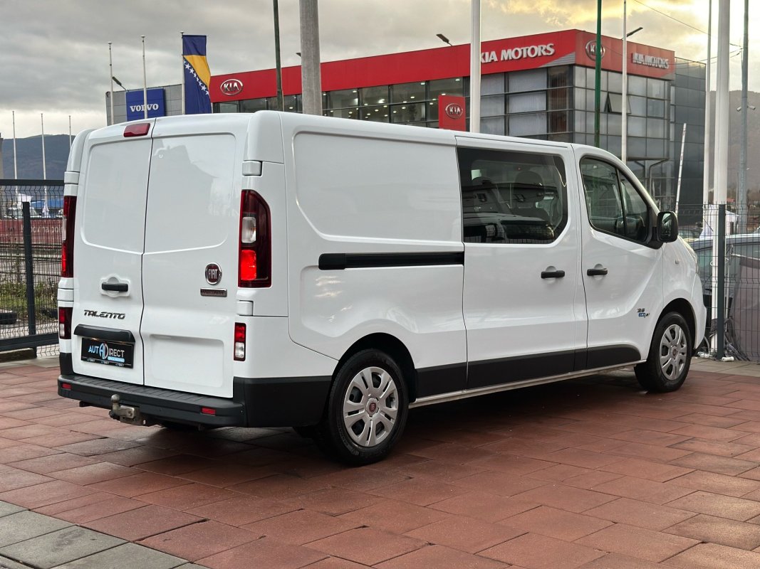 Automobil
