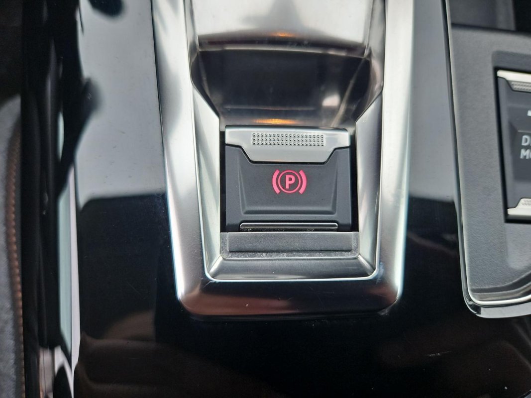 Automobil
