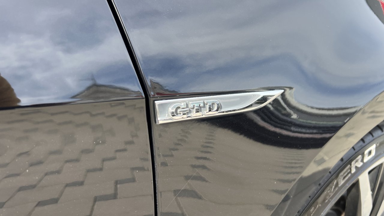 Automobil