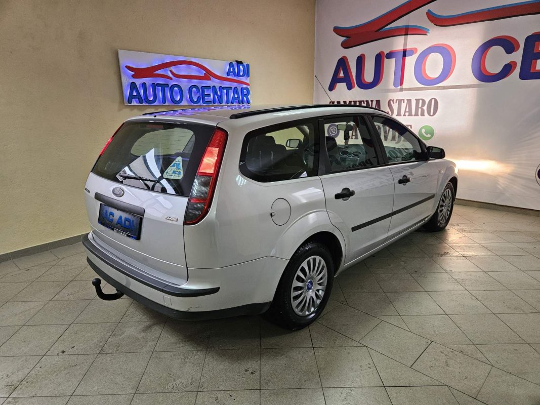 Automobil
