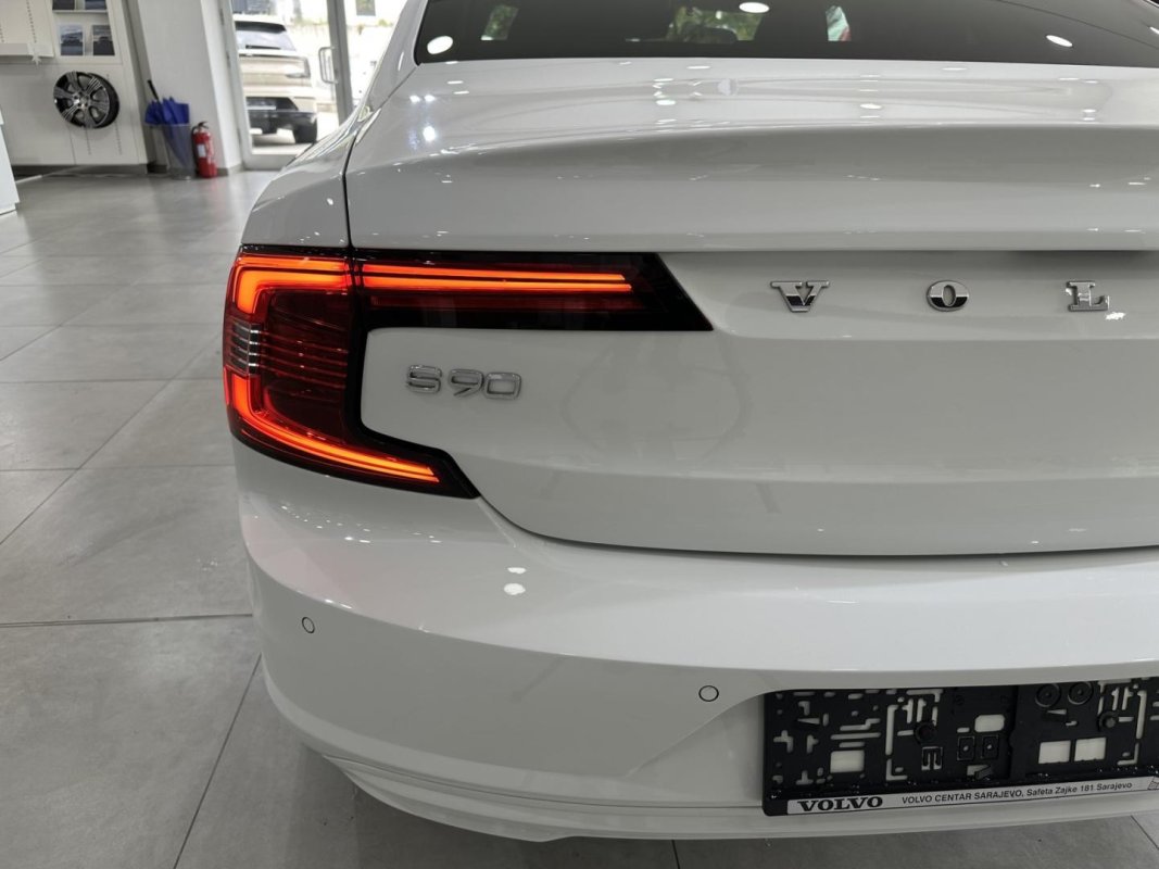 Automobil