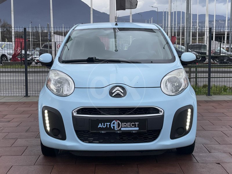 Automobil