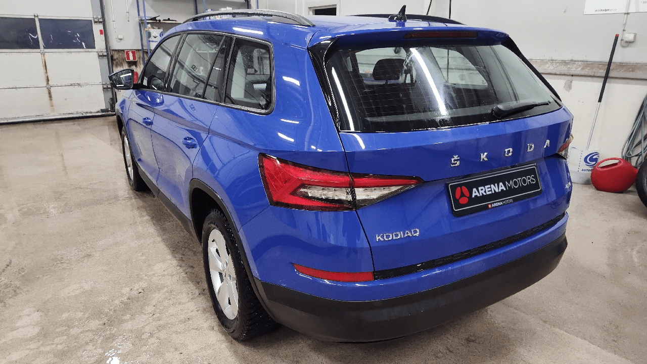 Automobil