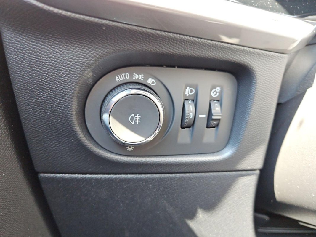 Automobil