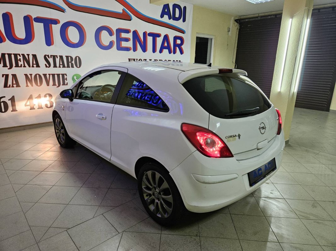 Automobil