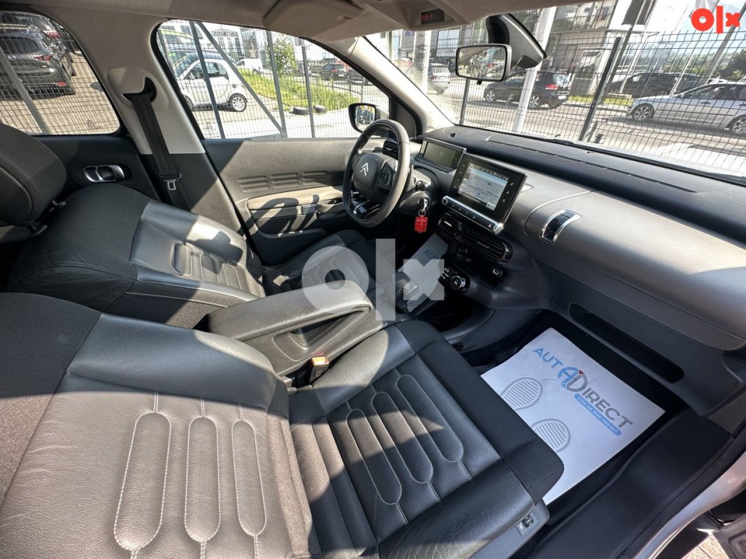 Automobil
