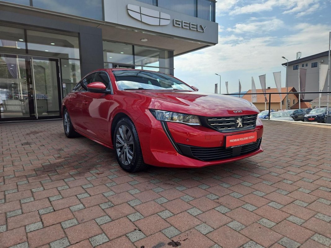 Automobil