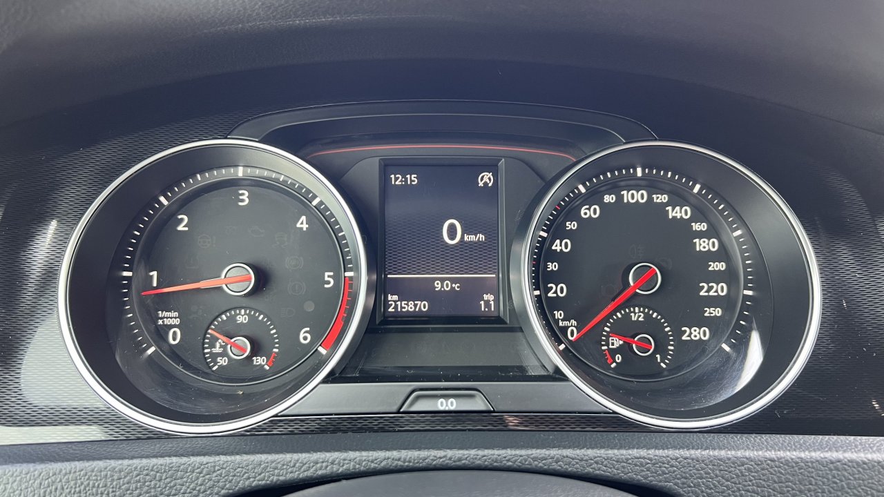 Automobil