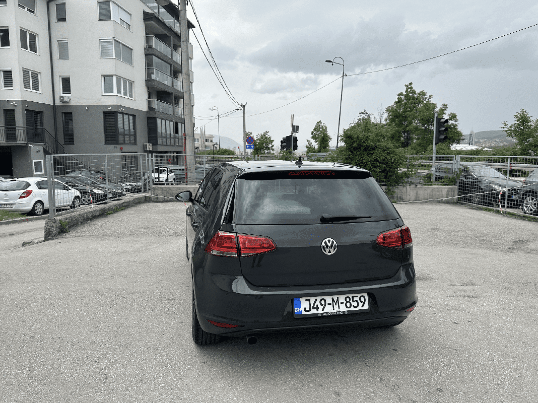 Automobil